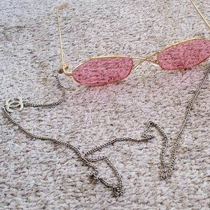 Sunglasses with necklace